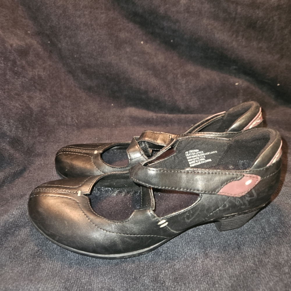 Cobb Hill Sz 7 by New Balance Leather Black and Brown Low Heels